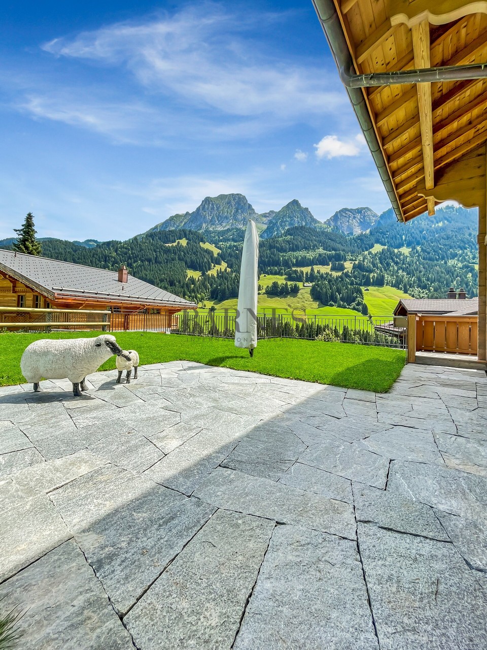 House for sale 6 Bedrooms 2024 sq ft Rougemont RivieraPaysd'Enhaut